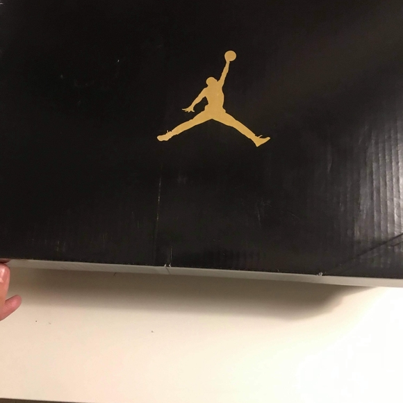 Athletic_Shoes